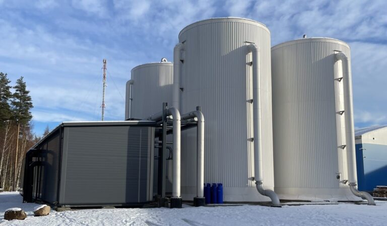 Loviisan Lämpö. Uuden ajan energiakeskus on mahdollistanut kesäajan polttamattoman lämmöntuotannon.