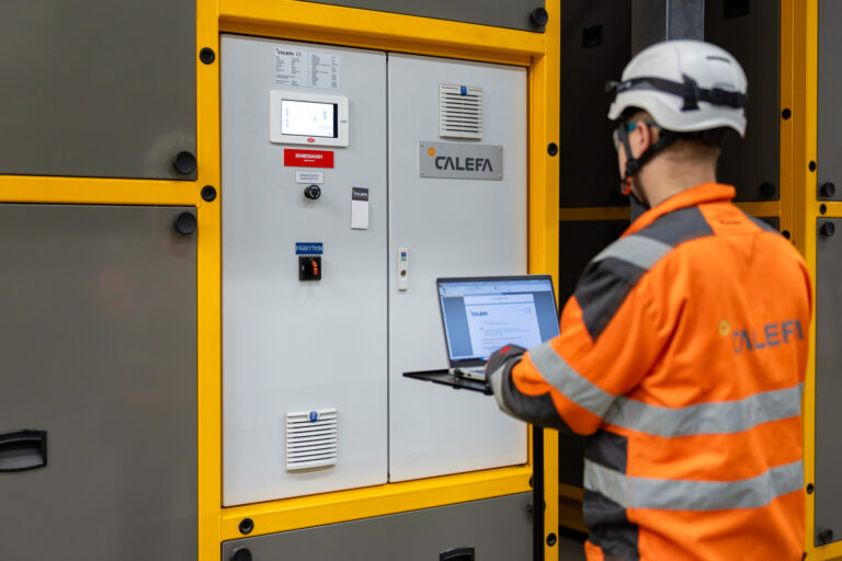 AmbiSteam höyryratkaisu ja Calefan asiantuntija.