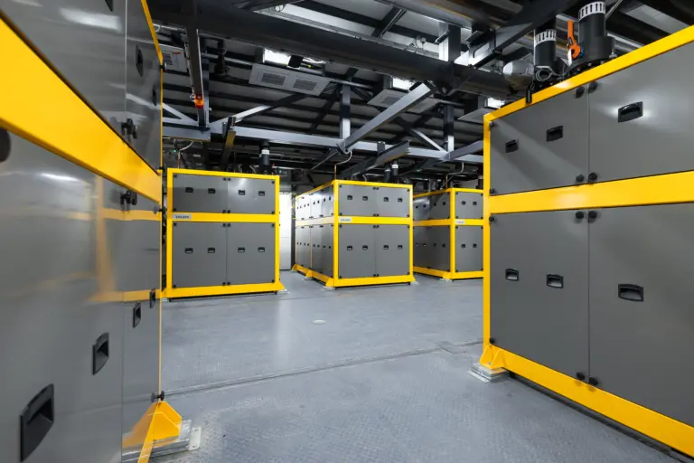 KSS Energian Kouvolan Mäkikylään valmistunut 4 MW:n AmbiHeat-lämpöpumppulaitos.